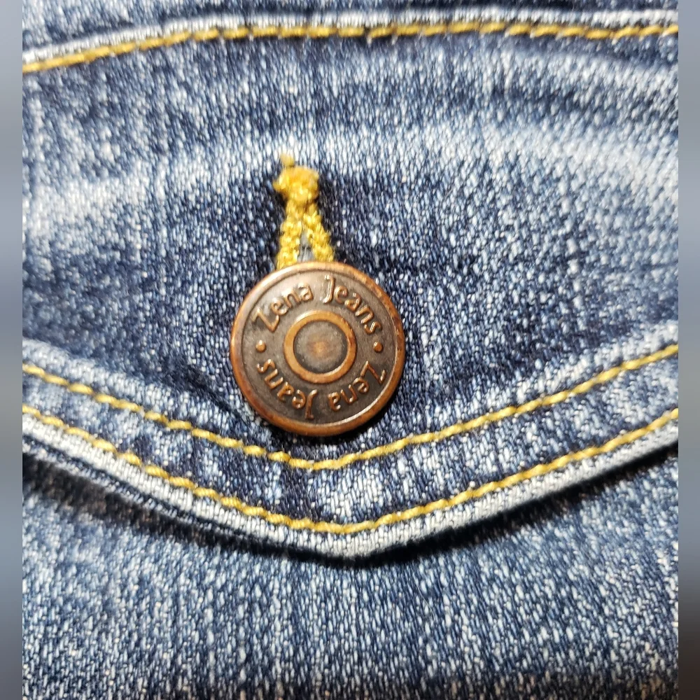 Womens Zena Jeans with rhinestones..Size 4 - Picture 3 of 13